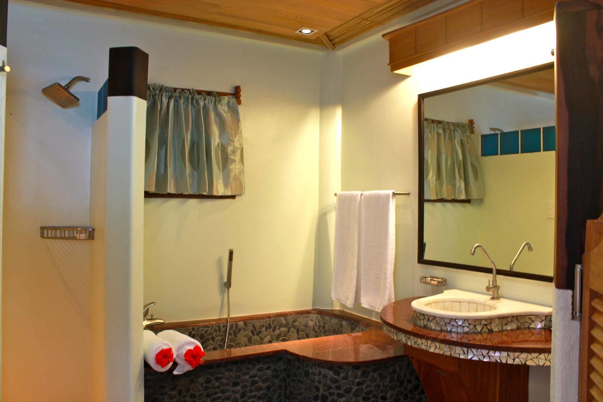 Noanoa Island (Adults Only) Hotel Тайтай Екстериор снимка