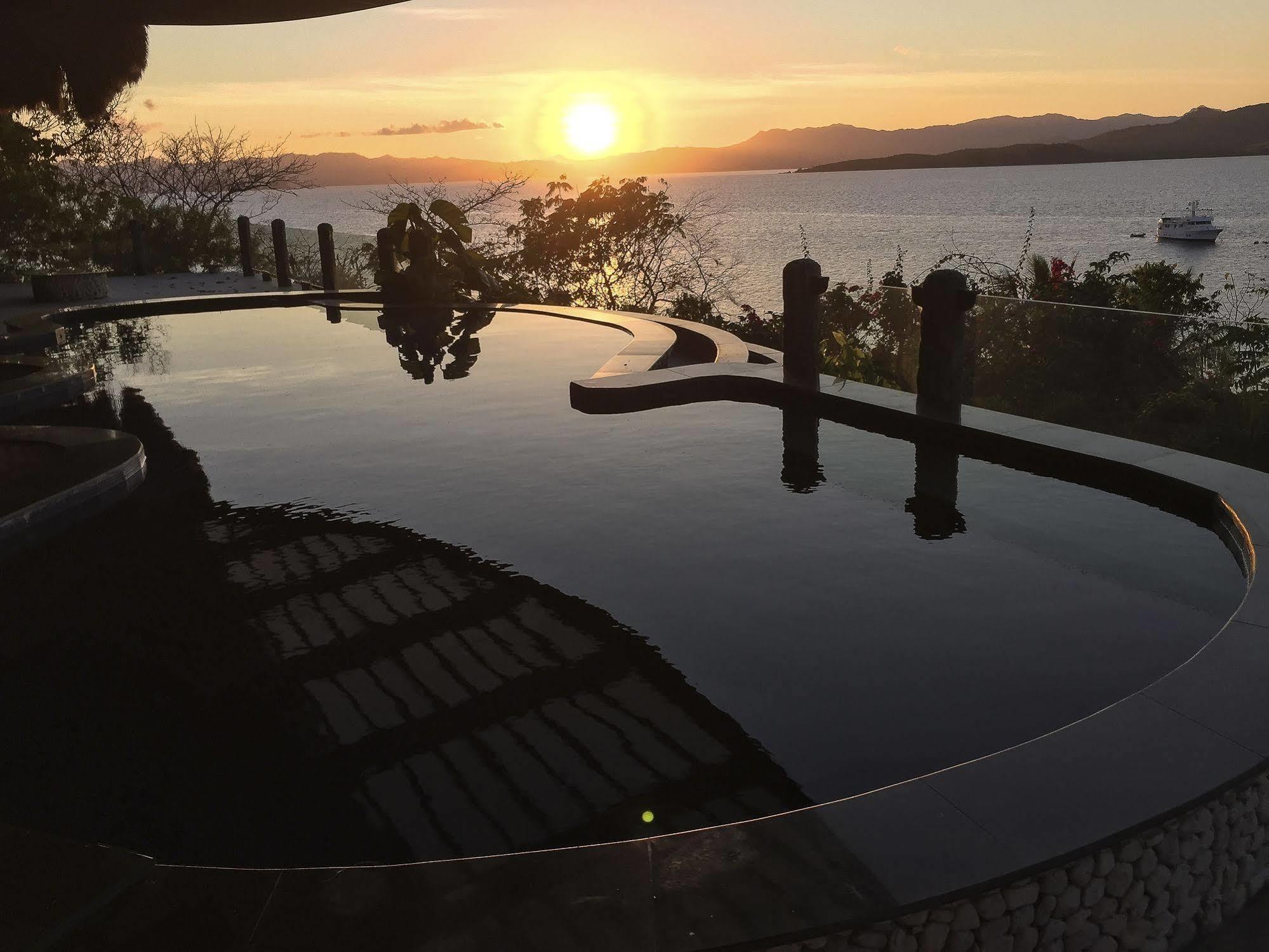 Noanoa Island (Adults Only) Hotel Тайтай Екстериор снимка
